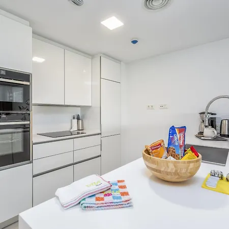 Zoey - Pool, Gym, Terrace & Golf Holiday home