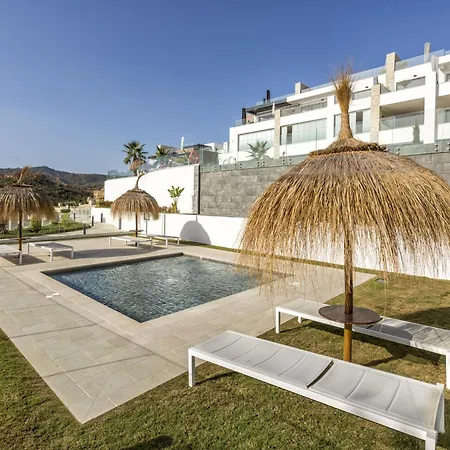 Zoey - Pool, Gym, Terrace & Golf