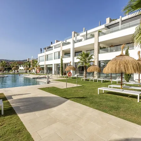 Zoey - Pool, Gym, Terrace & Golf Holiday home