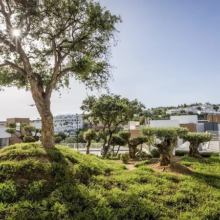 Zoey - Pool, Gym, Terrace & Golf