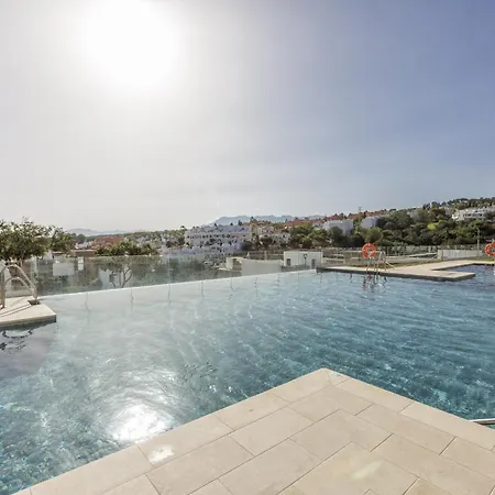Zoey - Pool, Gym, Terrace & Golf