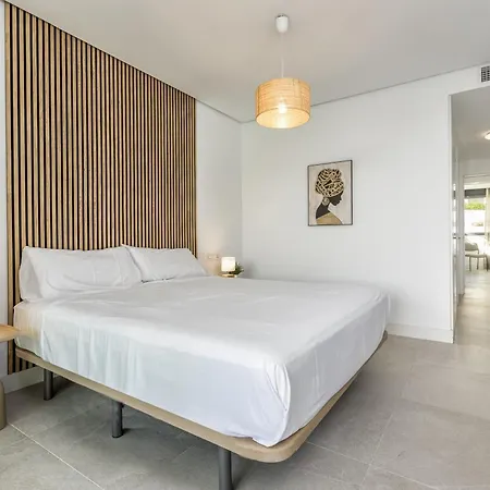 Zoey - Pool, Gym, Terrace & Golf Holiday home