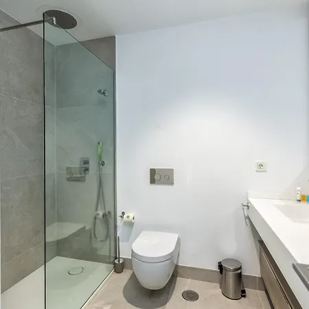 Zoey - Pool, Gym, Terrace & Golf Holiday home *