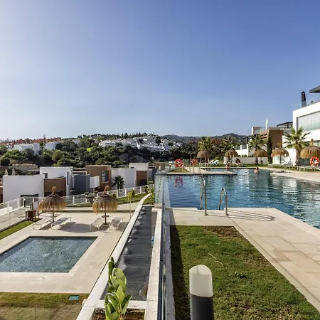 Zoey - Pool, Gym, Terrace & Golf Holiday home Marbella